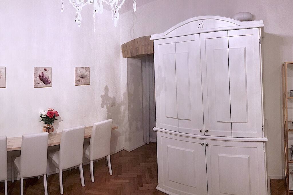Living room/dining area