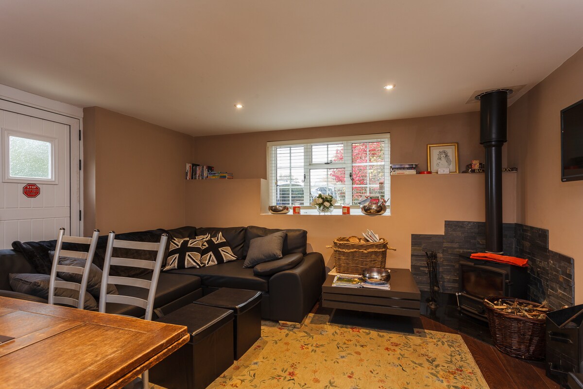 วิวเลานจ์จากห้องครัว