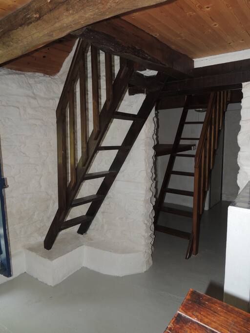 L'accès aux chambres se fait par une échelle meunière