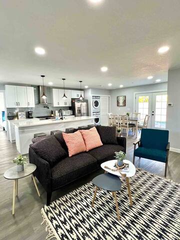 Modern & Bright Open Concept Ranch Home by DU! gallery image 3