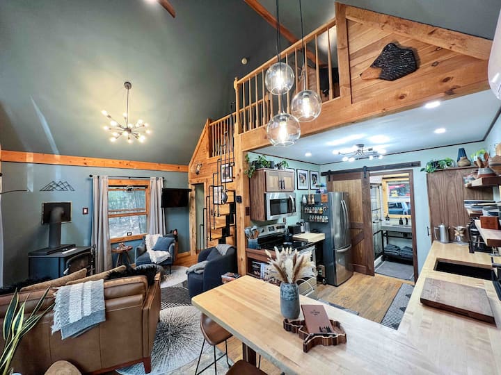 The Lazy Bear (bike, kayak, hike, ski, fish) Cabins for Rent in Paw