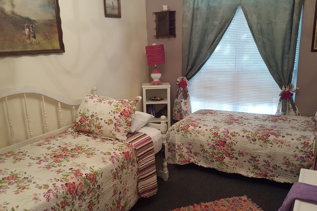 Lazy Daze Room
