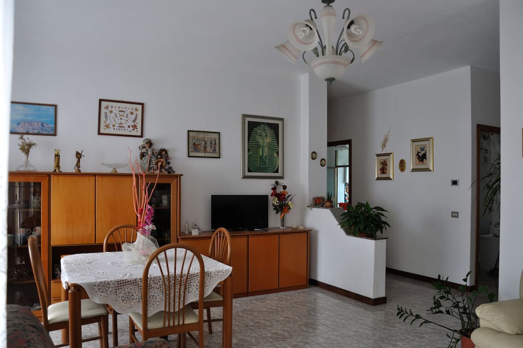 Ampio e luminoso Salotto