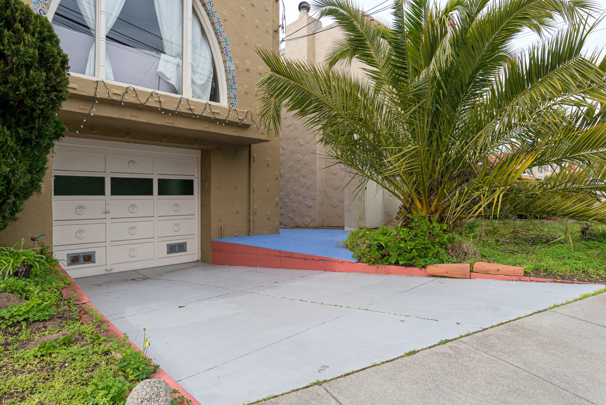 Relaxed 3B/2Ba Home with Private Parking - Image 28