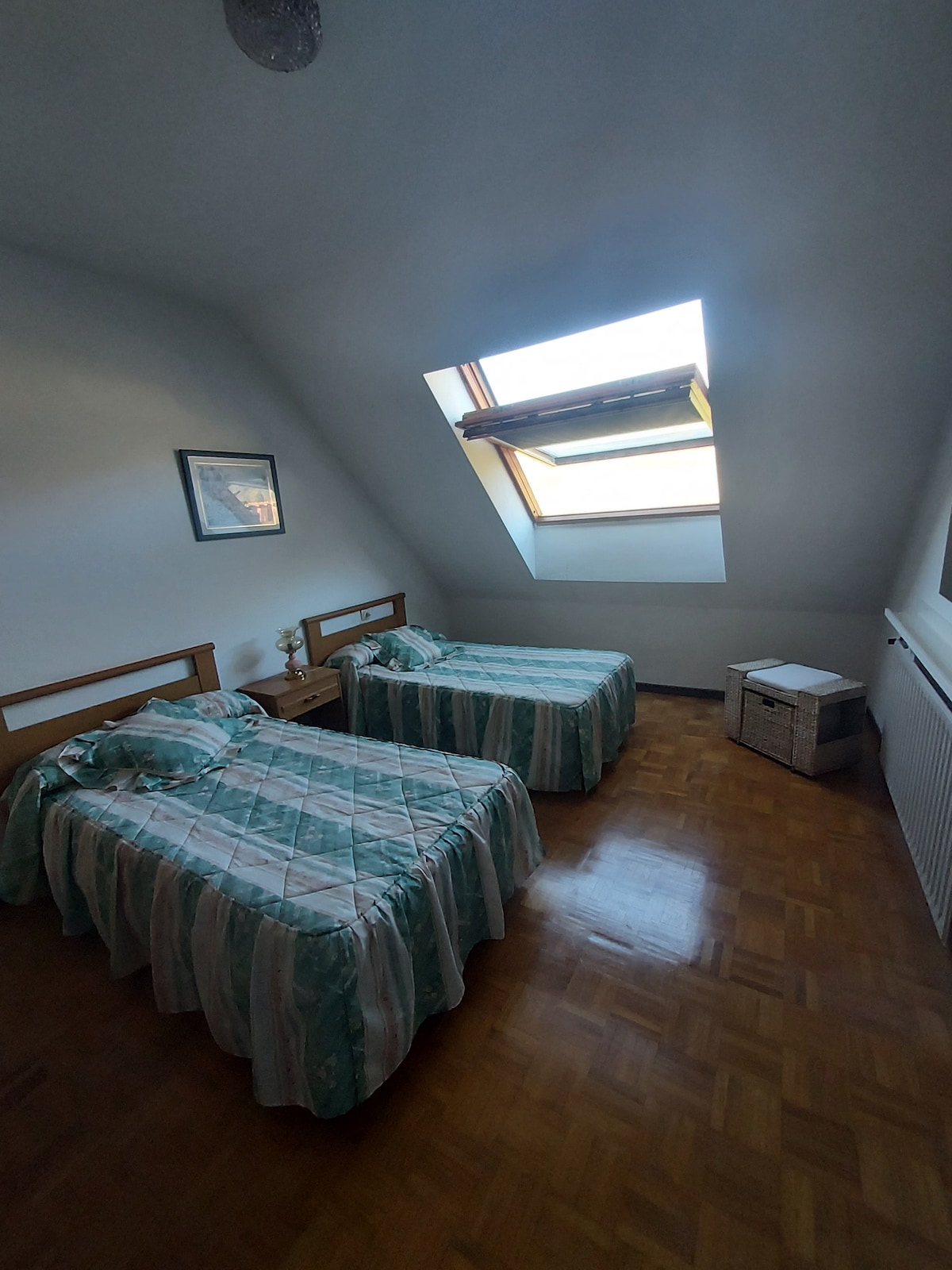 Dvojlôžková izba s manželskou poste