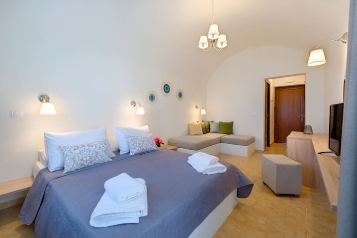 Alexander's Great View : Paros Room-21 m²