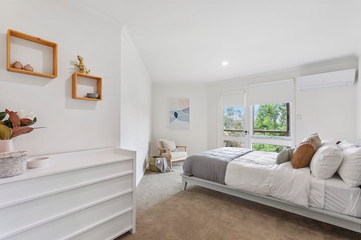 The gorgeous Queen 3rd bedroom...