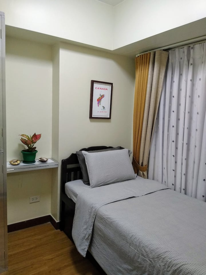 Segundo DORMITORIO: cama doble.