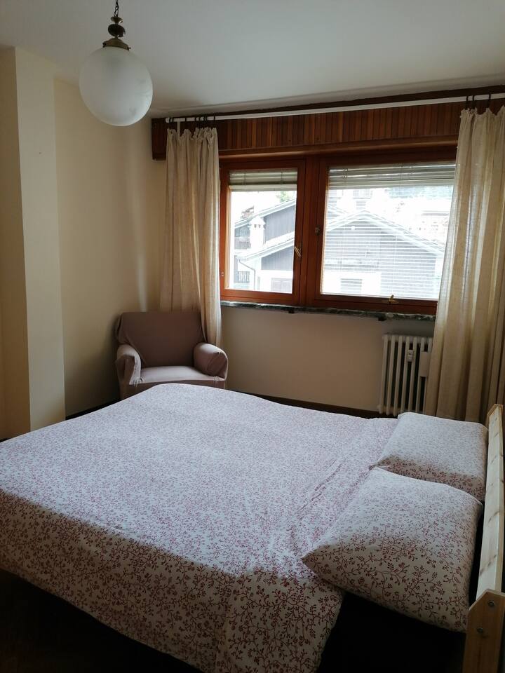 Dvokrevetna soba s bračnim krevetom