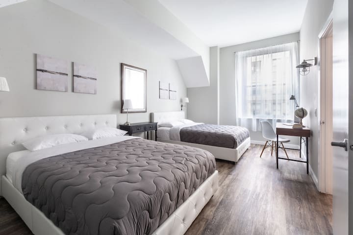 FREE PARKING Large 2BR2BA by Millenium Park