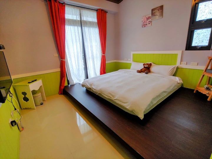 Dhomë dopio në katin e dytë të ndërtesës kryesore