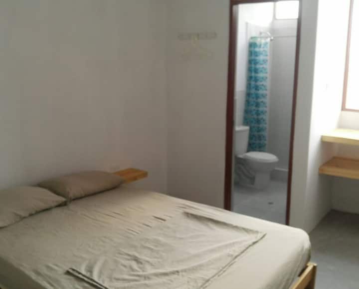 غرفة نوم مزدوجة (شخصان) مع حمام مدمج