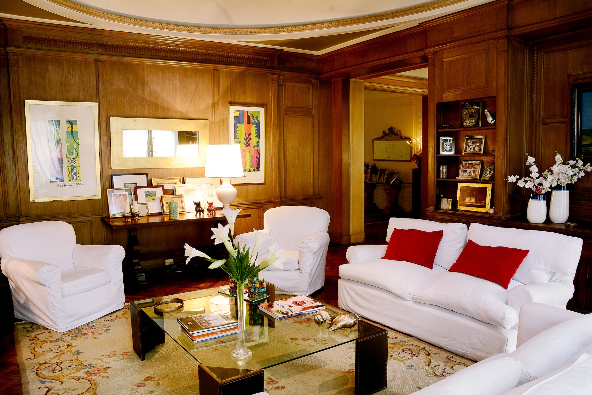 Five-bedroom apartment on a full floor in Recoleta