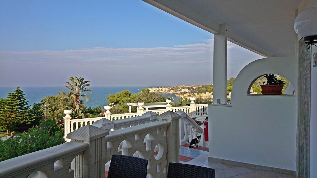 Top Airbnb: The house on the beach in Peschici