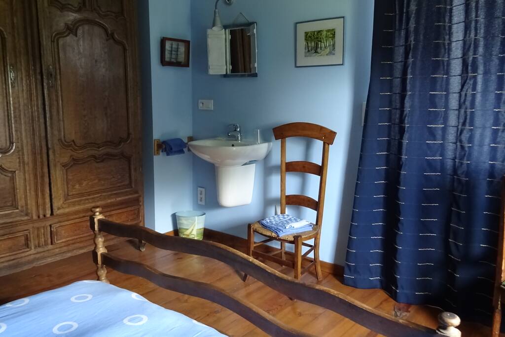 Lavabo dans la chambre...