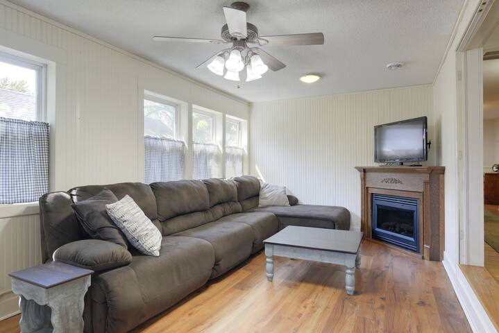 Retreat in Hastings: Two Homes, One Listing gallery image 2