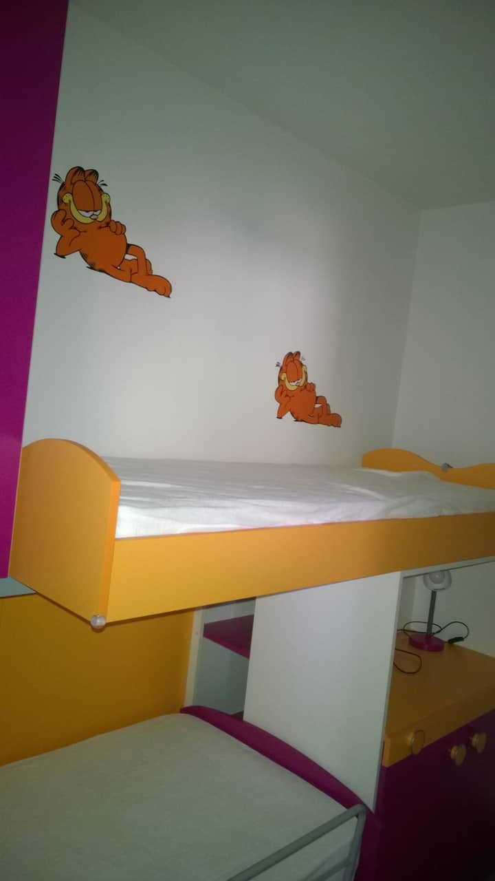 ห้องนอนที่สองพร้อมเตียงดาดฟ้า