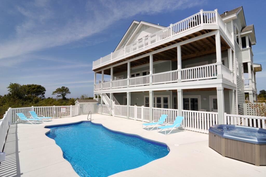 CC415: Biscuit's Breeze | Pool Area