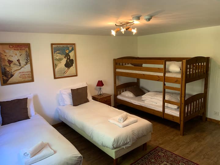 Spavaća soba 6 na donjem katu (obiteljska soba, za 4 osobe)