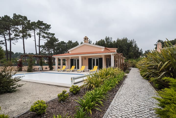 Amazing spacious home, 5 BR, near beach and golf gallery image 2