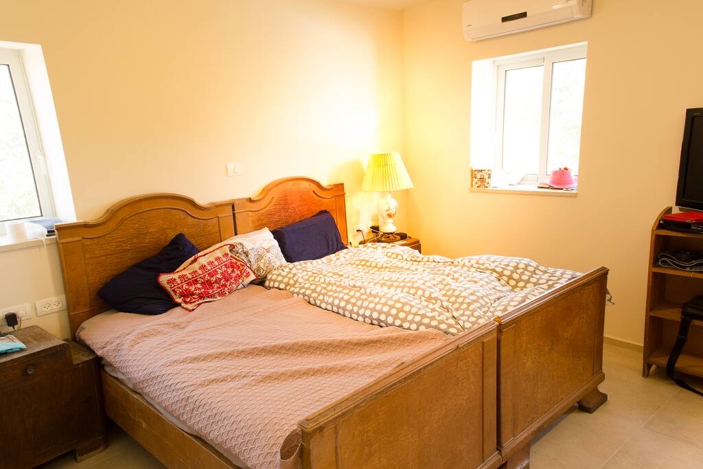 Master Bedroom,
3 windows