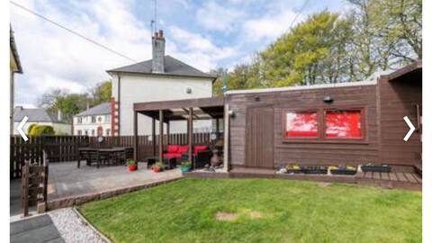 Lovely single bedroom in two bed garden flat