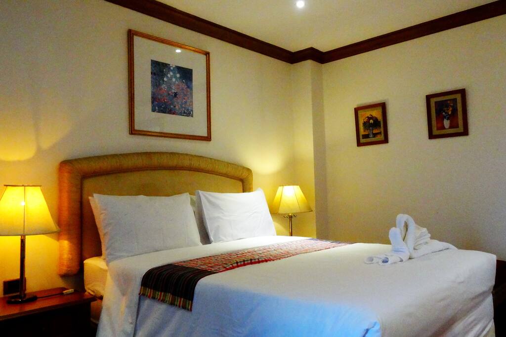 R8 Bed room