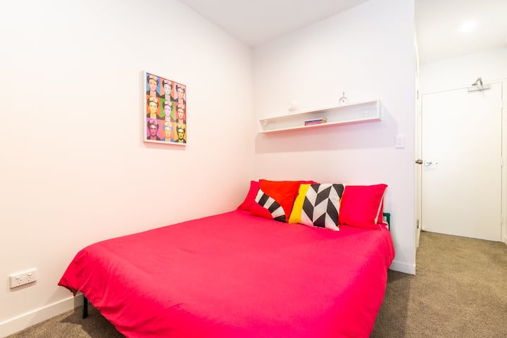 Queen size bed with super comfy memory foam mattress