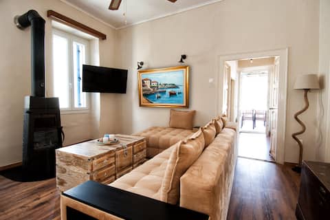 Successful Airbnb property: The Veranda of Gavrion - Deluxe Cycladic House in Δήμος Άνδρου