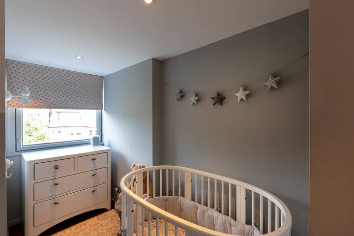 4 bedroom (+nursery) designer pad Belsize Park gallery image 4