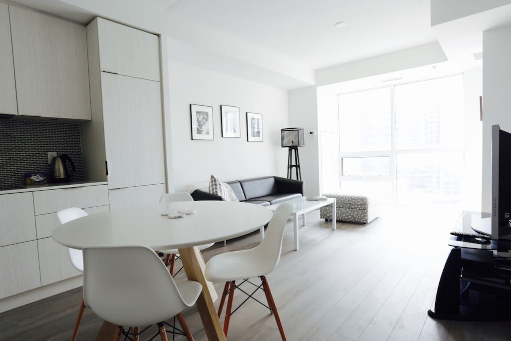 Large & Cozy South Facing Unit