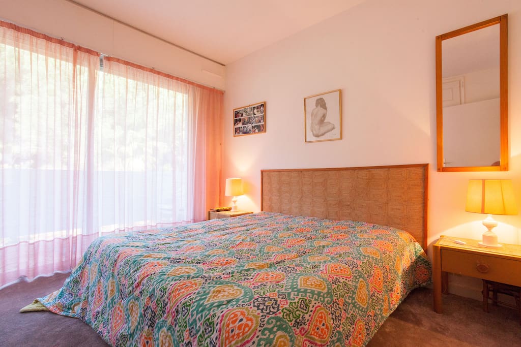 La chambre est calme ,fraîche et très agréable.