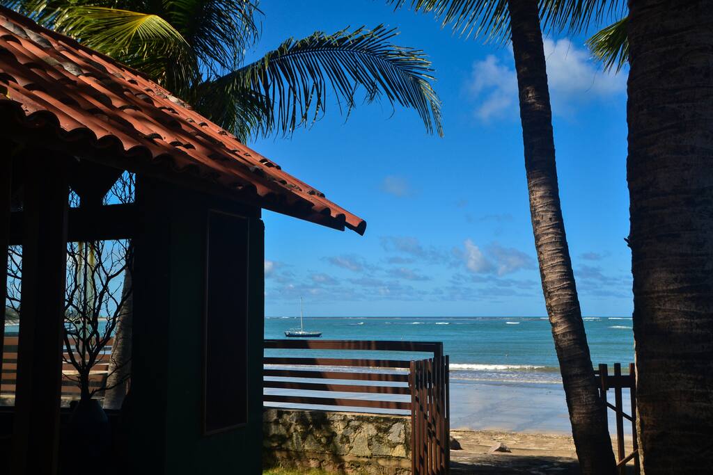 Choupana em frente ao mar