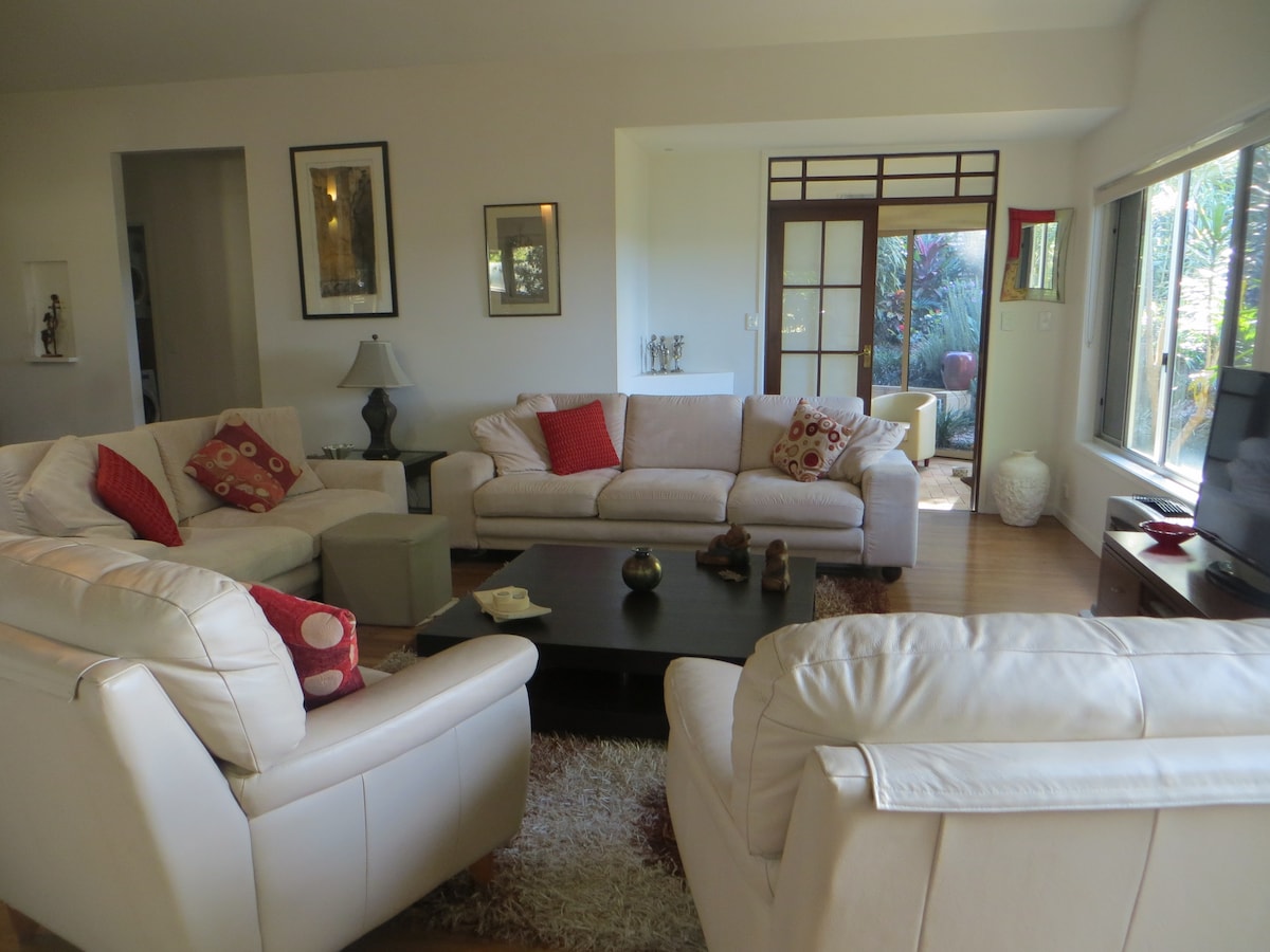 Top Airbnb: Quiet leafy area but SO conveniently located. in Buderim