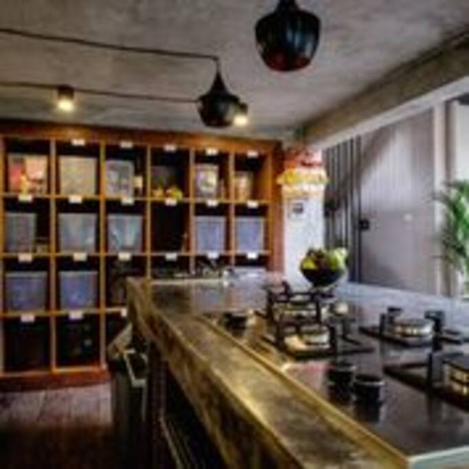 Private space for your groceries\snacks