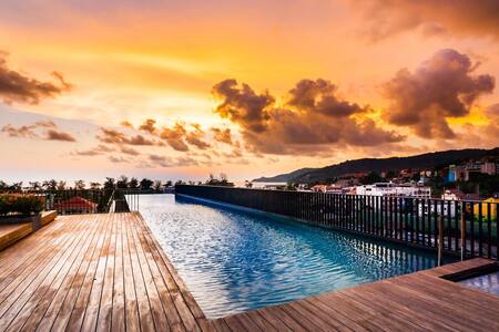 D22 - Luxury Patong Beach 44 sqm (NO HIDDEN FEES) for 2 with Pool & Gym!