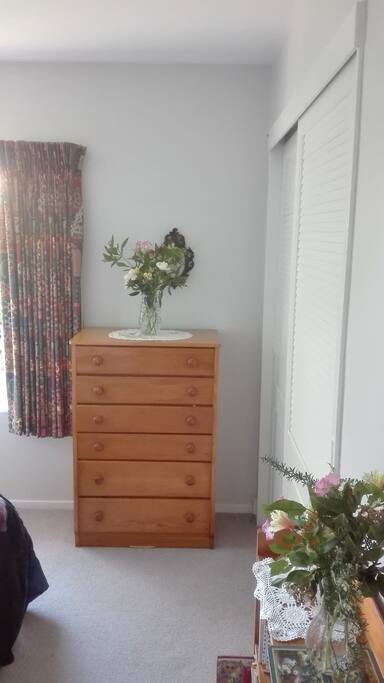 5 drawer unit & wardrobe