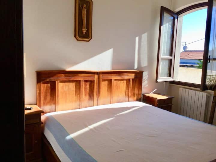 втора спална соба со брачен кревет