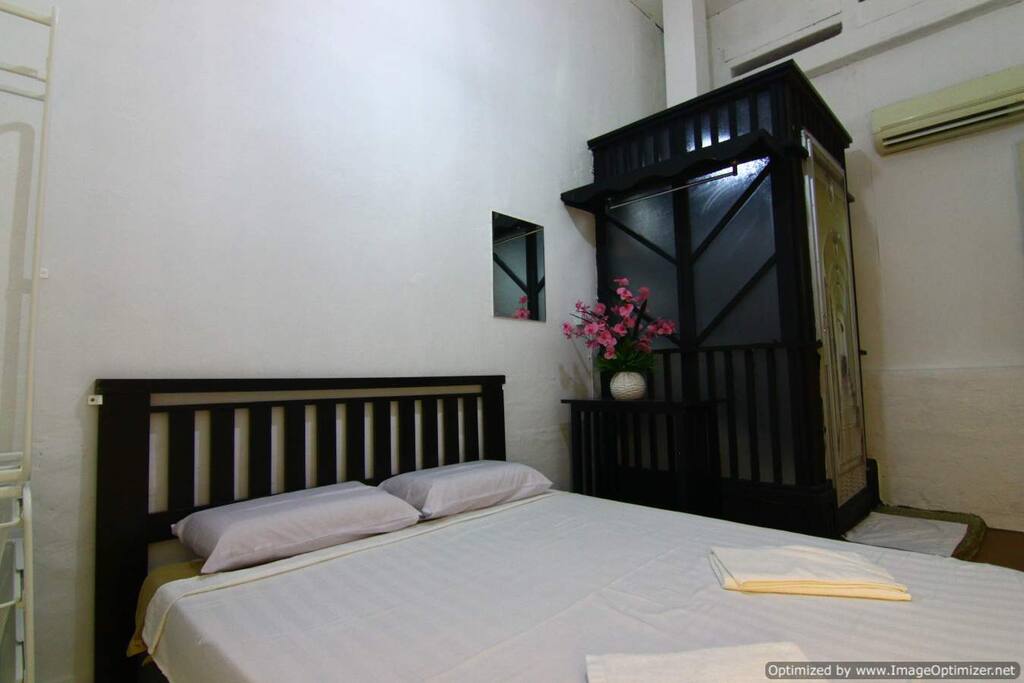 Queen bed room with attach bathroom