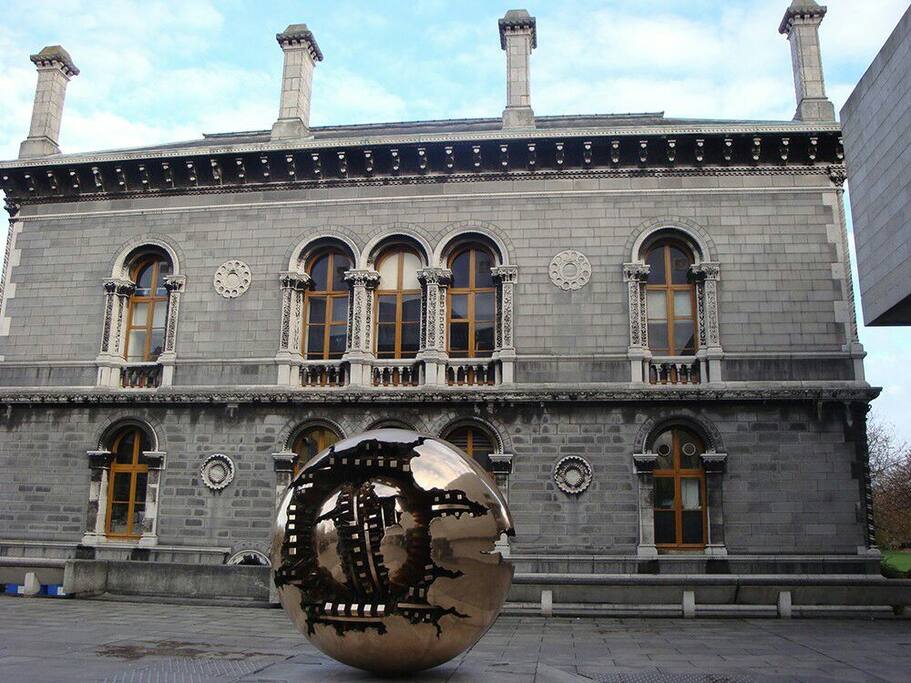 Trinity College 5min