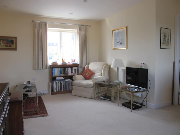 Yeovil Quiet Coach House close to town centre. Houses for Rent in