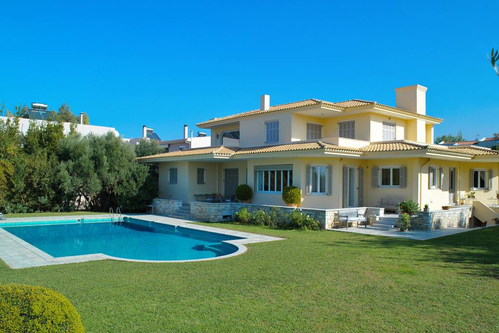 Seafront Epavlis (Villa) Houses for Rent in Patra, Greece