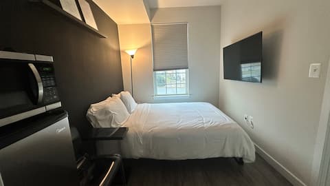 Private & Comfortable Bed and Bath | DC/MD Border