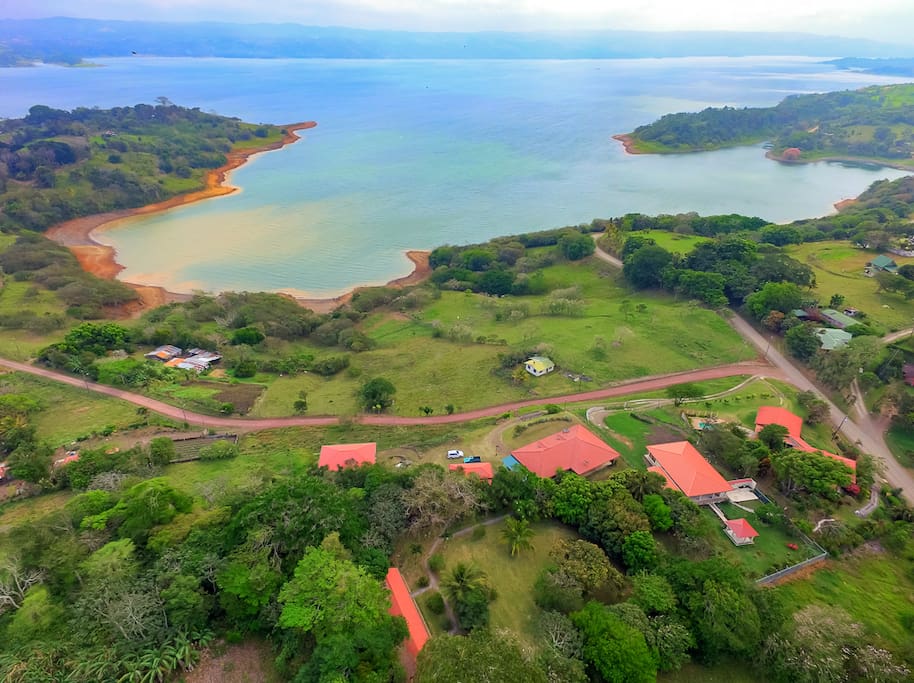Lake Arenal and in the foreground Monte Terras