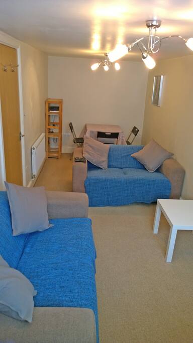 Lounge with dining table, tv, and wifi.