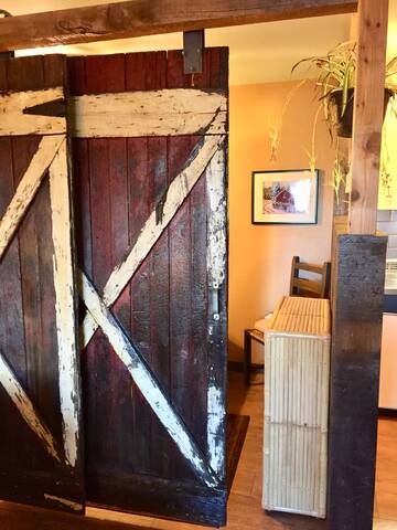 Dog Friendly- LB’s Barn- Walk to Hunter Mountain