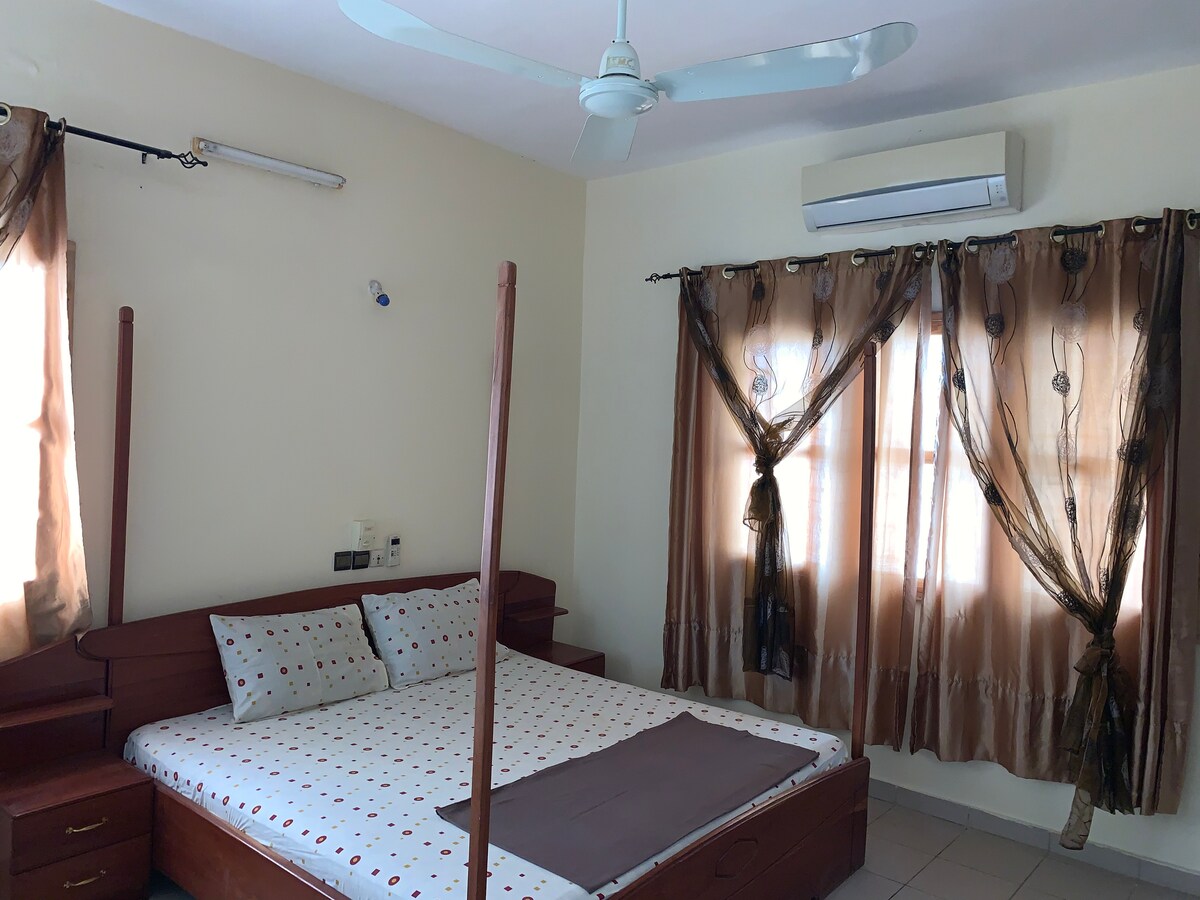 Habitación con cama de tres plazas 