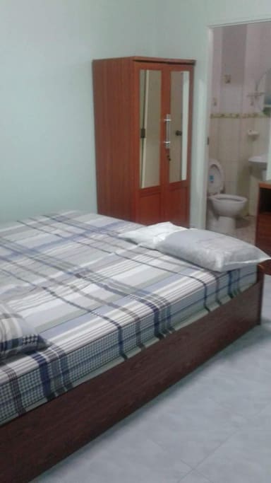 Air con room with pribate bathroom