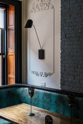 Stylish Townhouse with patio and backyard gallery image 5