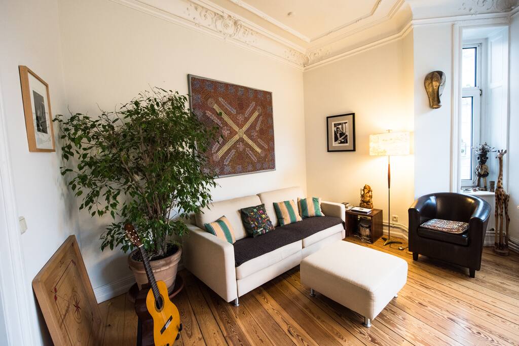 Wohnzimmer mit Ausziehcouch